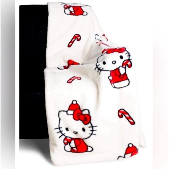 NWT HELLO KITTY FAUX FUR CANDY CANE CHRISTMAS BLANKET - Picture 2 of 9